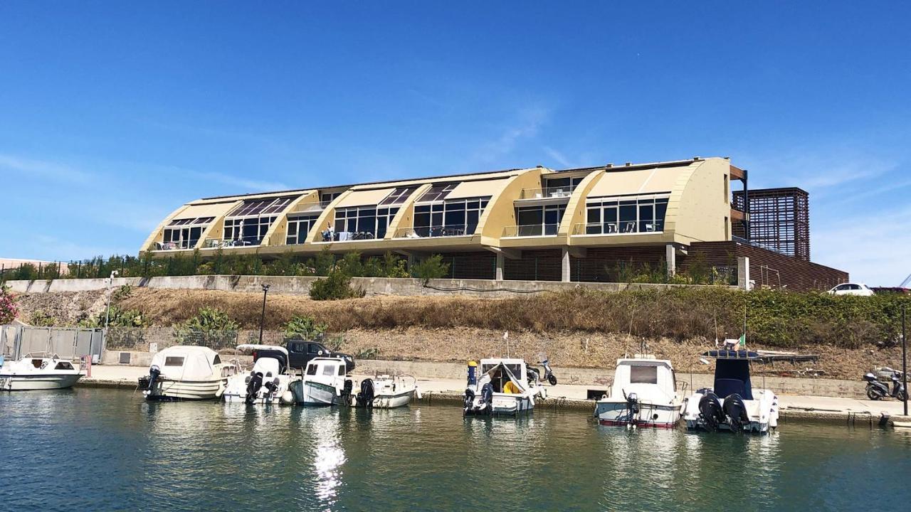 Fronte Mare Suites - Argonautivacanze ปอร์โตแฟร์ราโย ภายนอก รูปภาพ