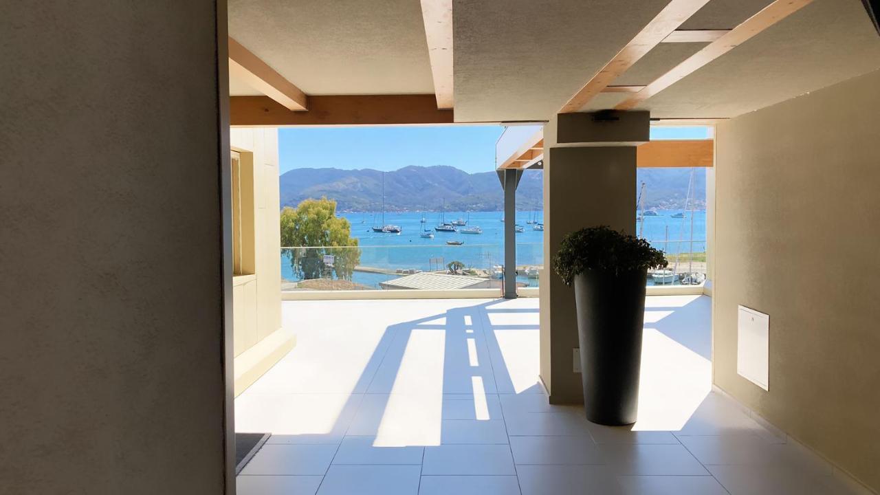 Fronte Mare Suites - Argonautivacanze ปอร์โตแฟร์ราโย ภายนอก รูปภาพ