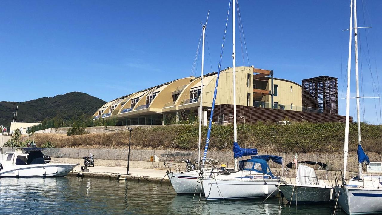 Fronte Mare Suites - Argonautivacanze ปอร์โตแฟร์ราโย ภายนอก รูปภาพ