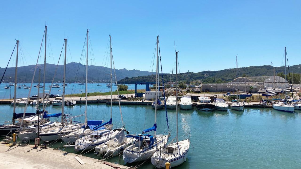 Fronte Mare Suites - Argonautivacanze ปอร์โตแฟร์ราโย ภายนอก รูปภาพ