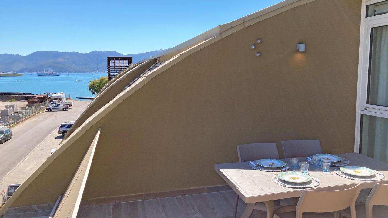 Fronte Mare Suites - Argonautivacanze ปอร์โตแฟร์ราโย ภายนอก รูปภาพ
