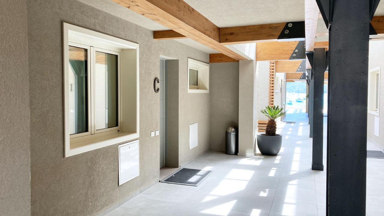 Fronte Mare Suites - Argonautivacanze ปอร์โตแฟร์ราโย ภายนอก รูปภาพ