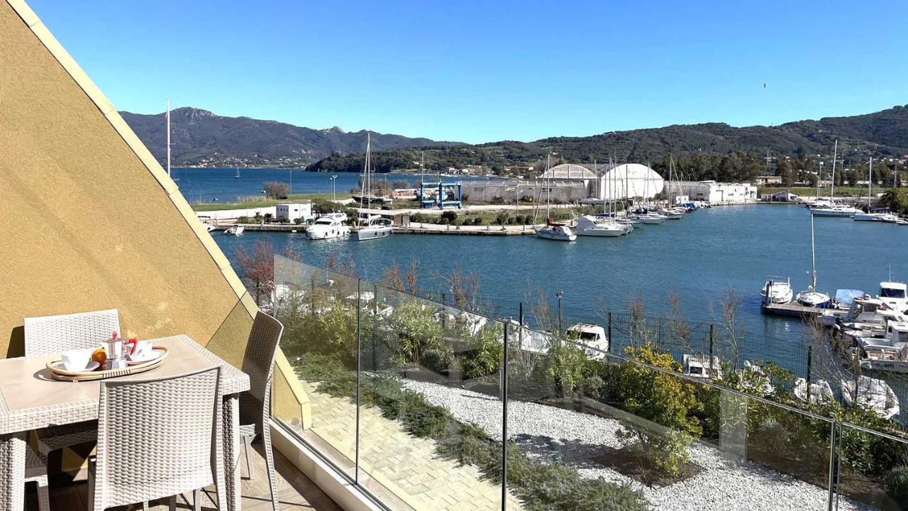 Fronte Mare Suites - Argonautivacanze ปอร์โตแฟร์ราโย ภายนอก รูปภาพ